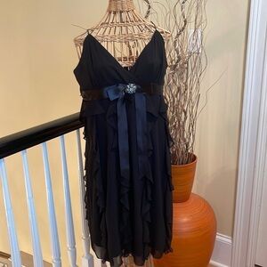 Scarlett 🔥Sale🔥black elegant dress with a brooch